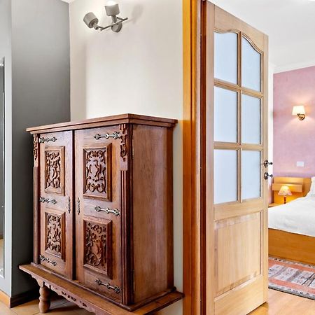 125 Sqm Family Friendly With Kids Room Bucharest Exterior photo