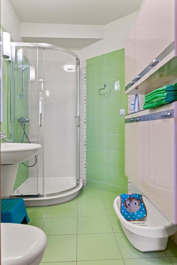125 Sqm Family Friendly With Kids Room Bucharest Exterior photo