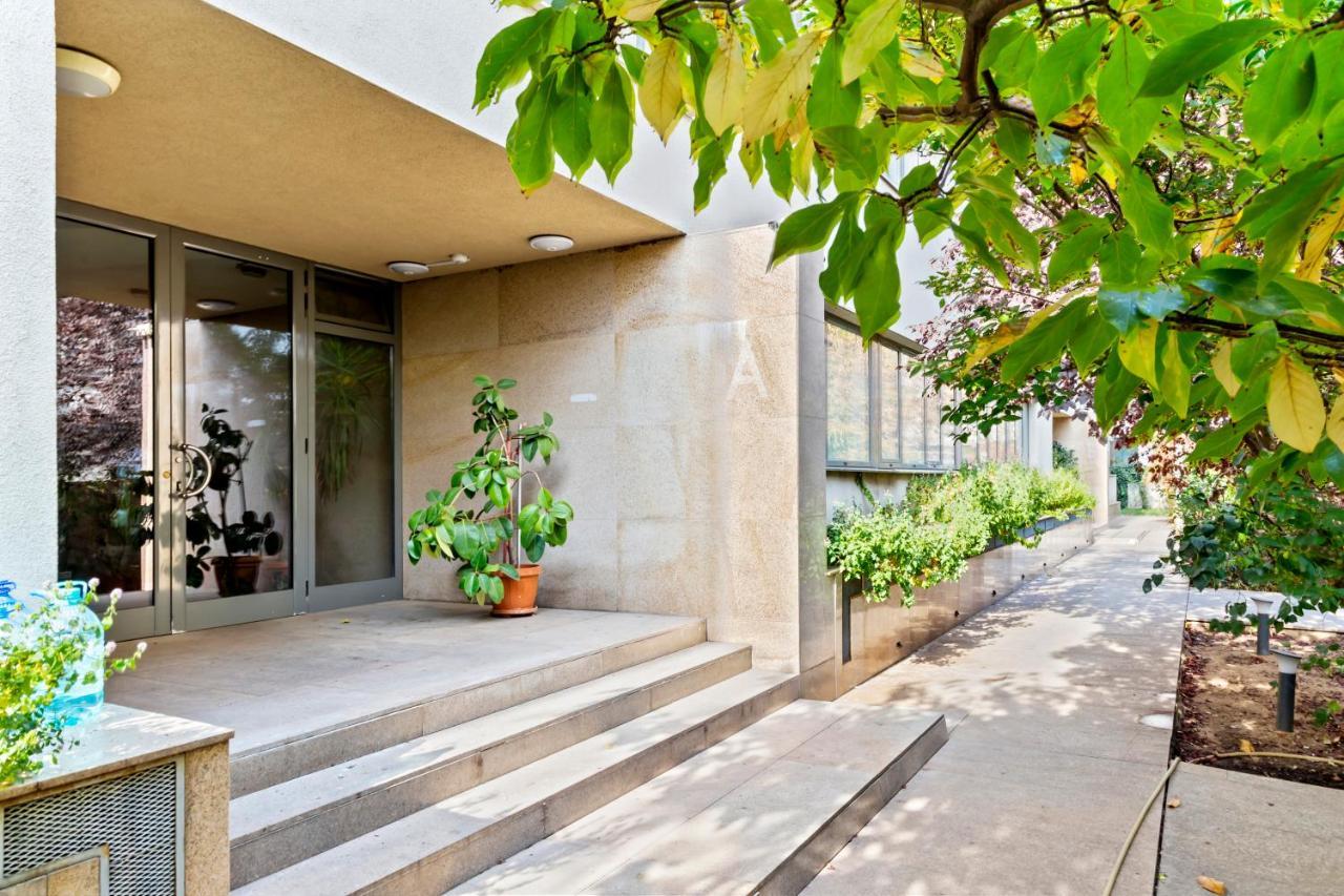 125 Sqm Family Friendly With Kids Room Bucharest Exterior photo