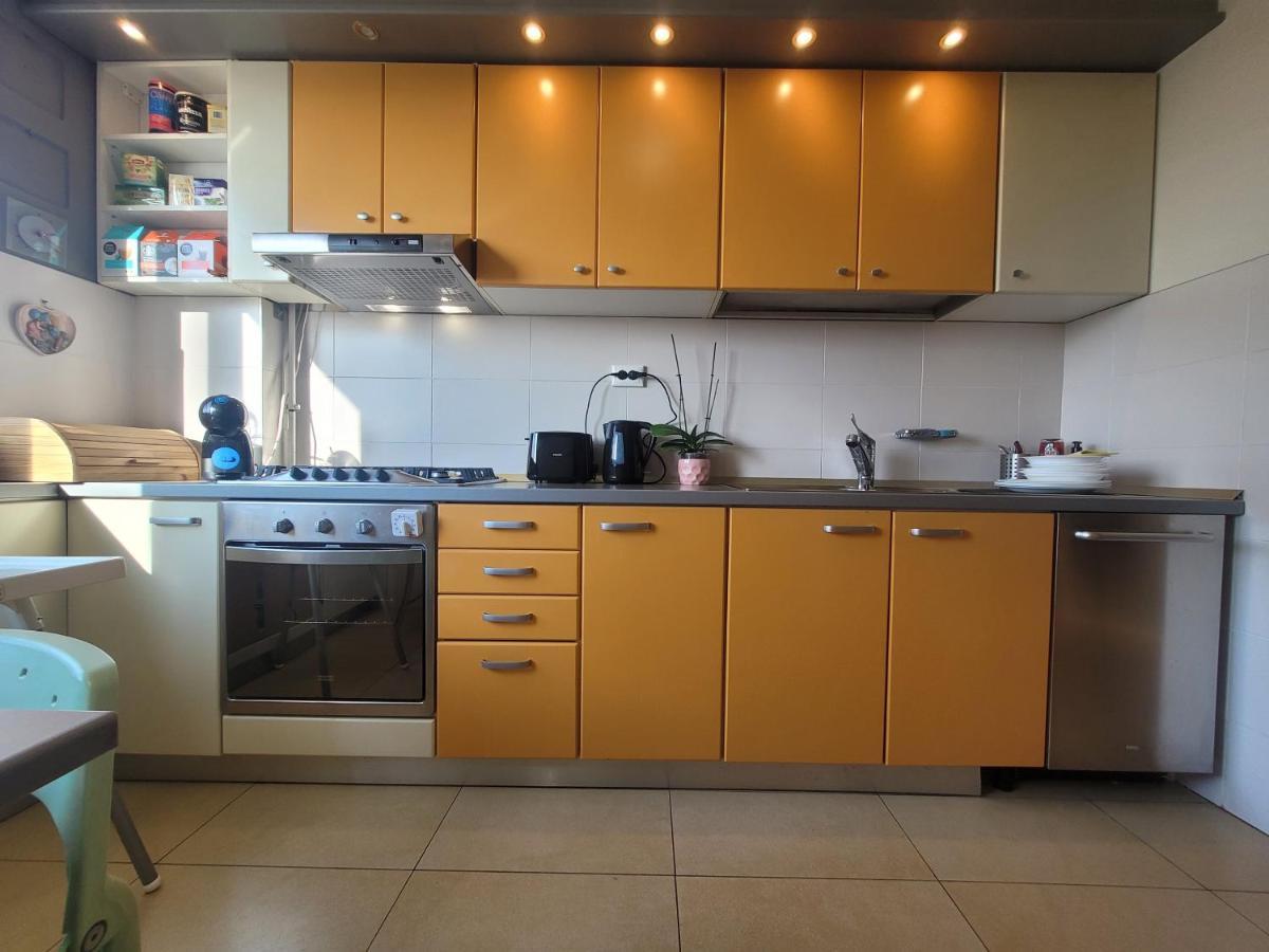 125 Sqm Family Friendly With Kids Room Bucharest Exterior photo